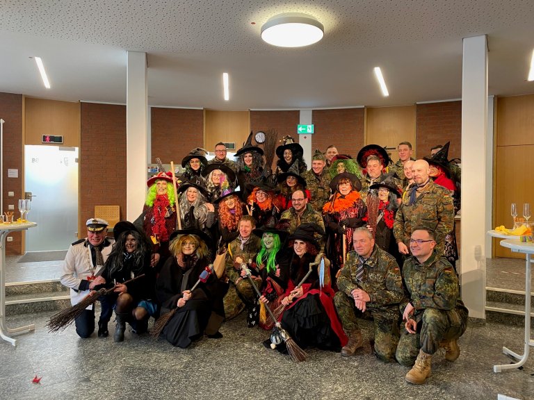 Die Hexen stürmten am unsinnigen Donnerstag das Rathaus Kümmersbruck!